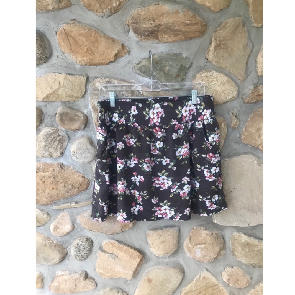 NWOT Vintage Floral Skirt w/ pockets
